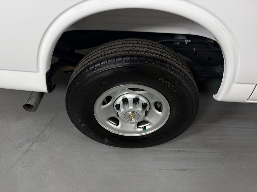 Used 2025 Chevrolet Express 2500 w/ Driver Convenience Package RWD image 13