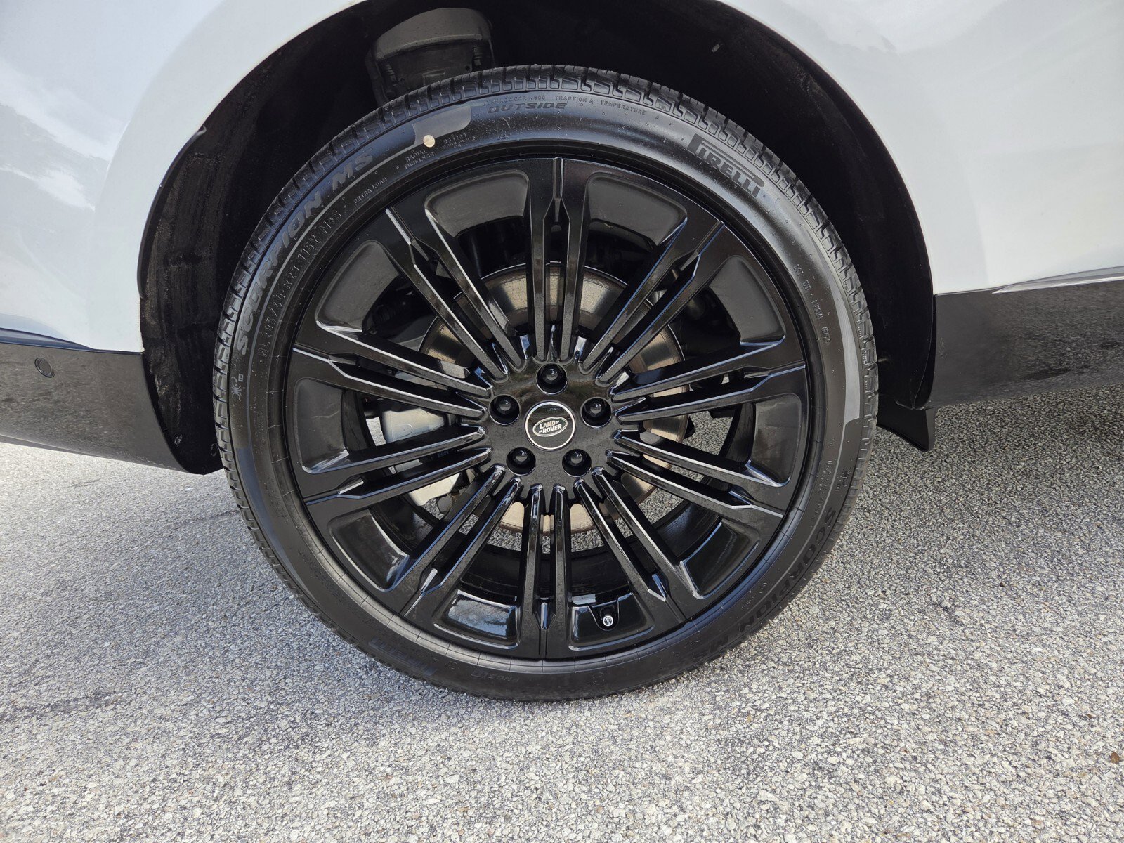 New 2025 Land Rover Range Rover Long Wheelbase SE image 9