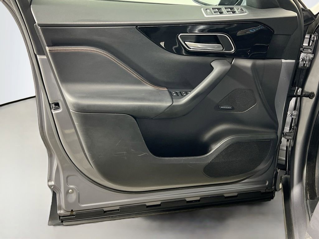 Used 2020 Jaguar F-PACE Prestige image 17