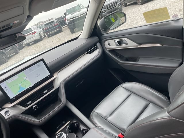 Certified 2025 Ford Explorer Active w/ Active Comfort Package AWD/4WD image 28