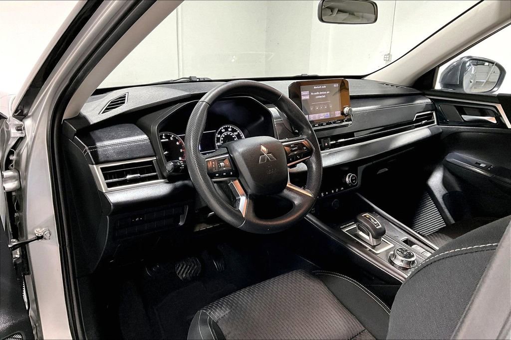 Used 2022 Mitsubishi Outlander ES image 16