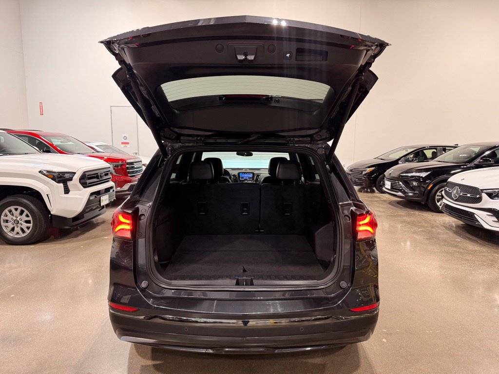 Used 2022 Chevrolet Equinox RS w/ RS Leather Package FWD image 9