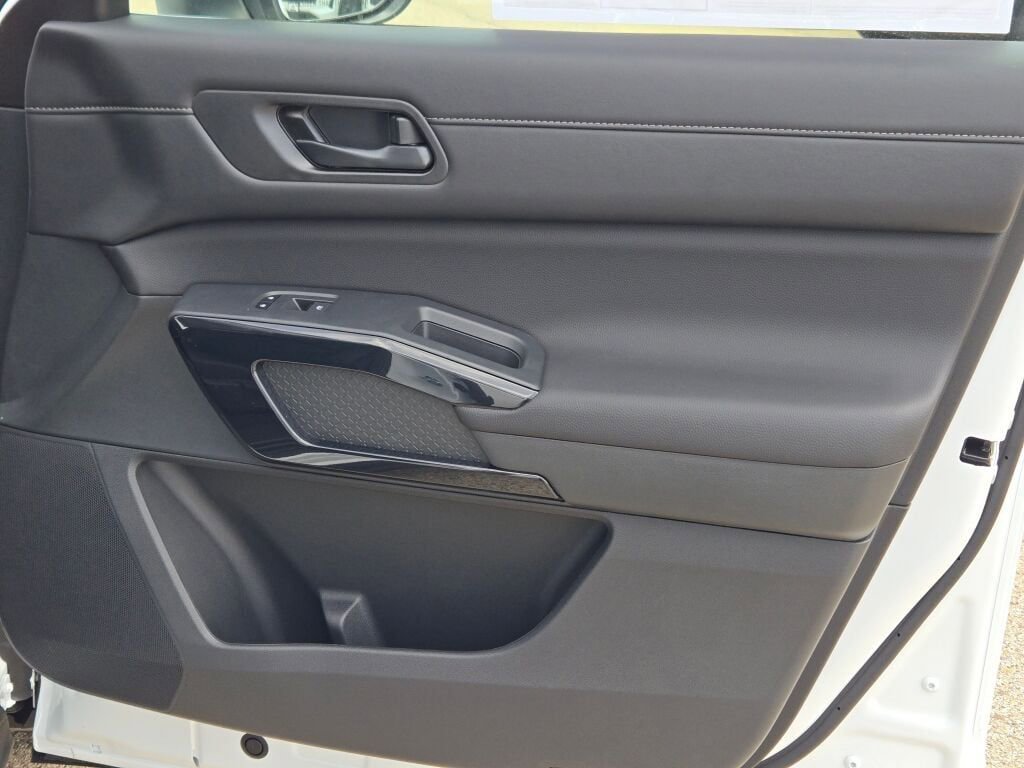 New 2026 Nissan Pathfinder SV w/ Cargo Package AWD/4WD image 6