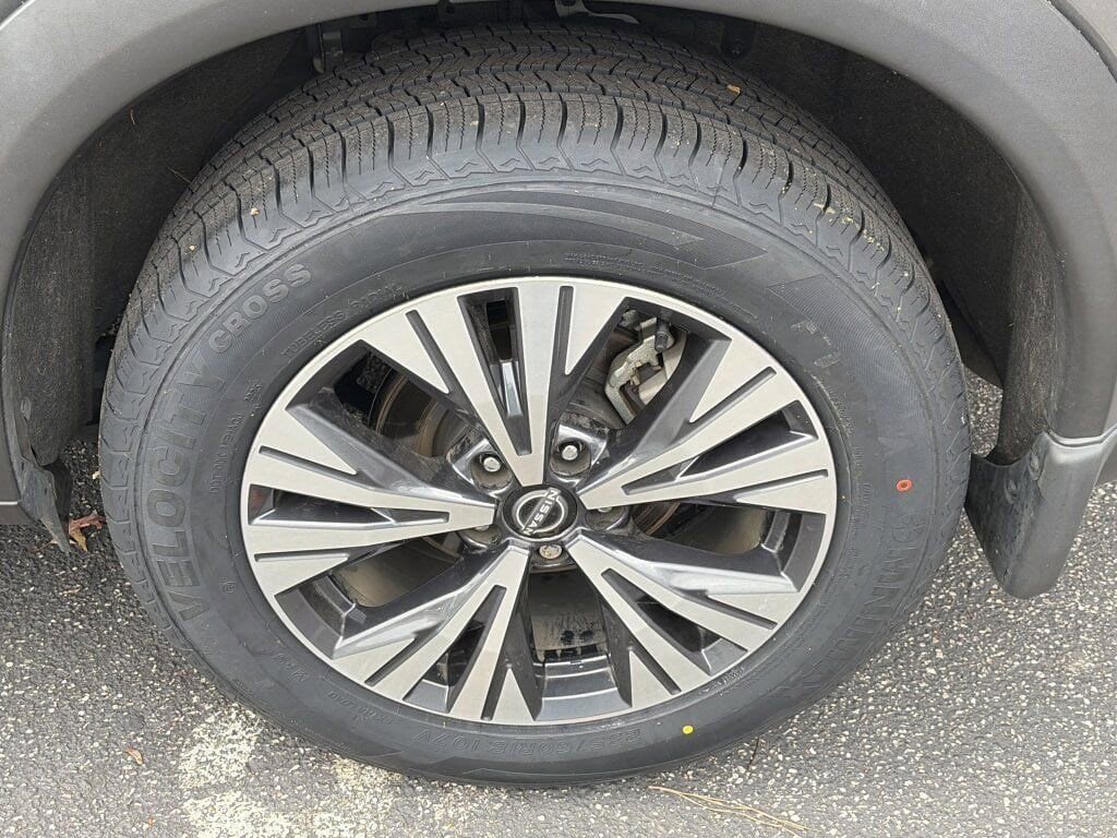 Used 2023 Nissan Rogue SV w/ SV Premium B Package image 9