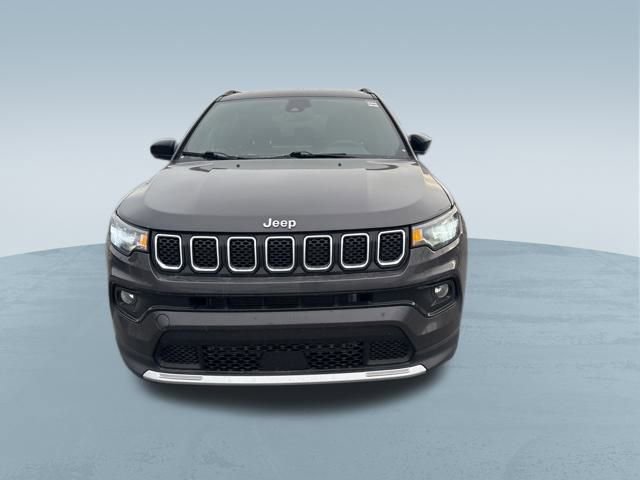 Used 2023 Jeep Compass Limited image 3