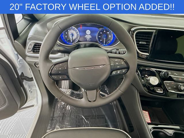 New 2027 Chrysler Pacifica Limited AWD/4WD image 11