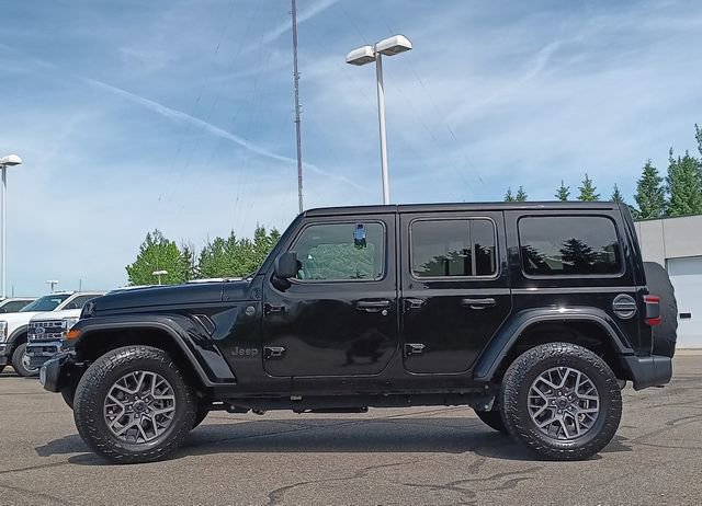 Used 2025 Jeep Wrangler Unlimited Sahara AWD/4WD image 23