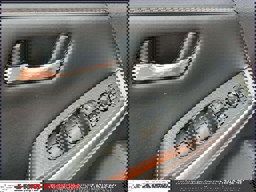 Used 2022 Nissan Sentra SR w/ SR Premium Package image 17