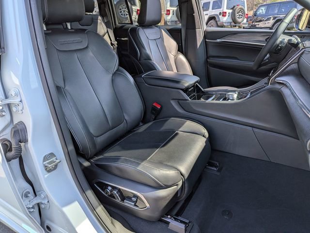 Certified 2024 Jeep Grand Cherokee Overland w/ Luxury Tech Group IV AWD/4WD image 27
