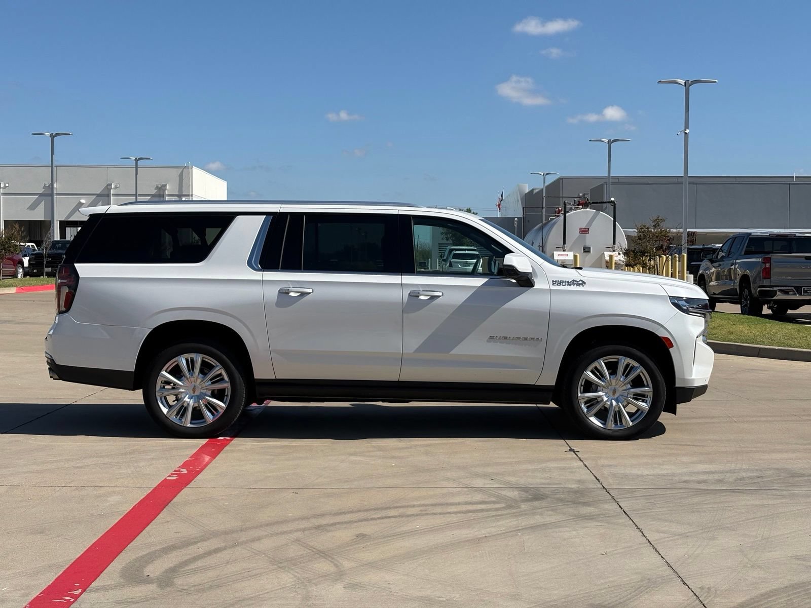 Used 2023 Chevrolet Suburban High Country AWD/4WD image 8