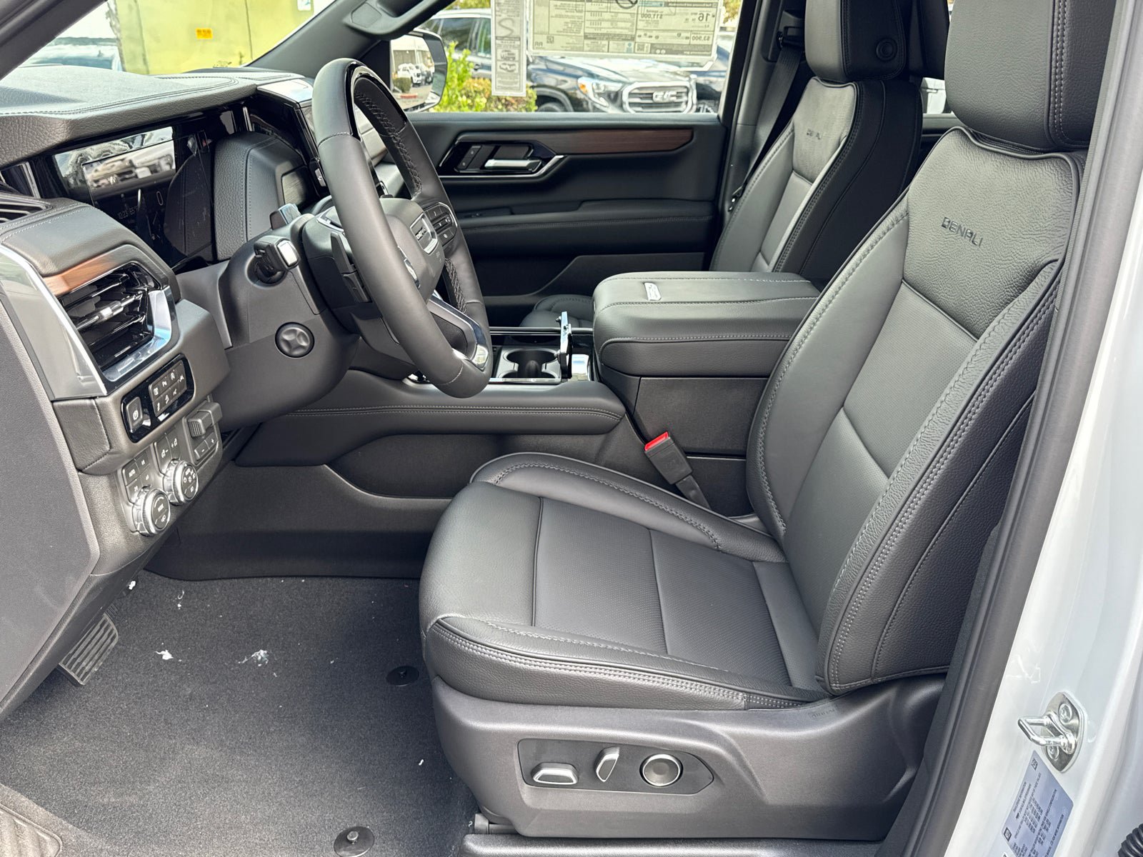 Used 2026 GMC Yukon XL Denali w/ Denali Reserve Package AWD/4WD image 32