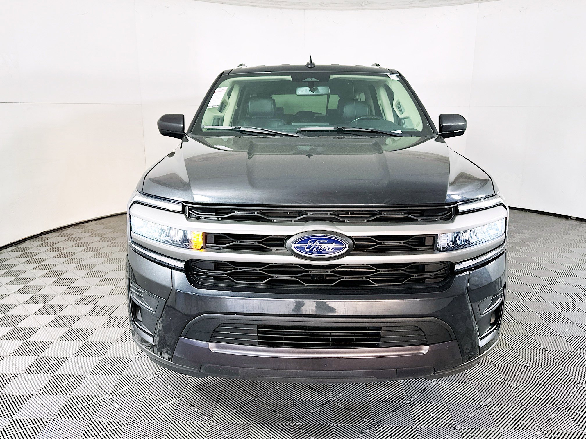 Used 2024 Ford Expedition Max XLT image 8