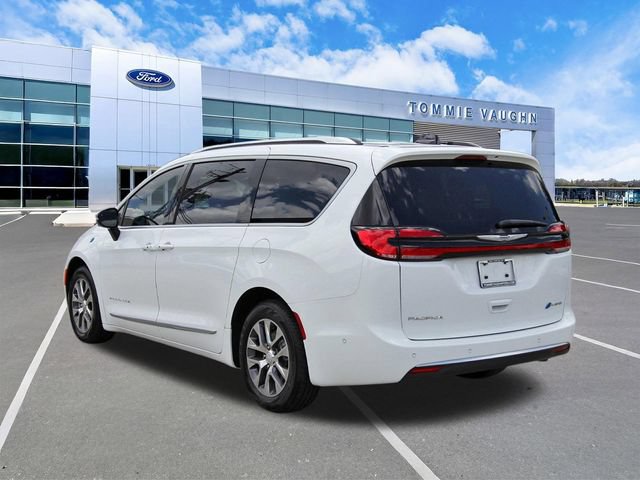 Used 2025 Chrysler Pacifica Pinnacle FWD image 2