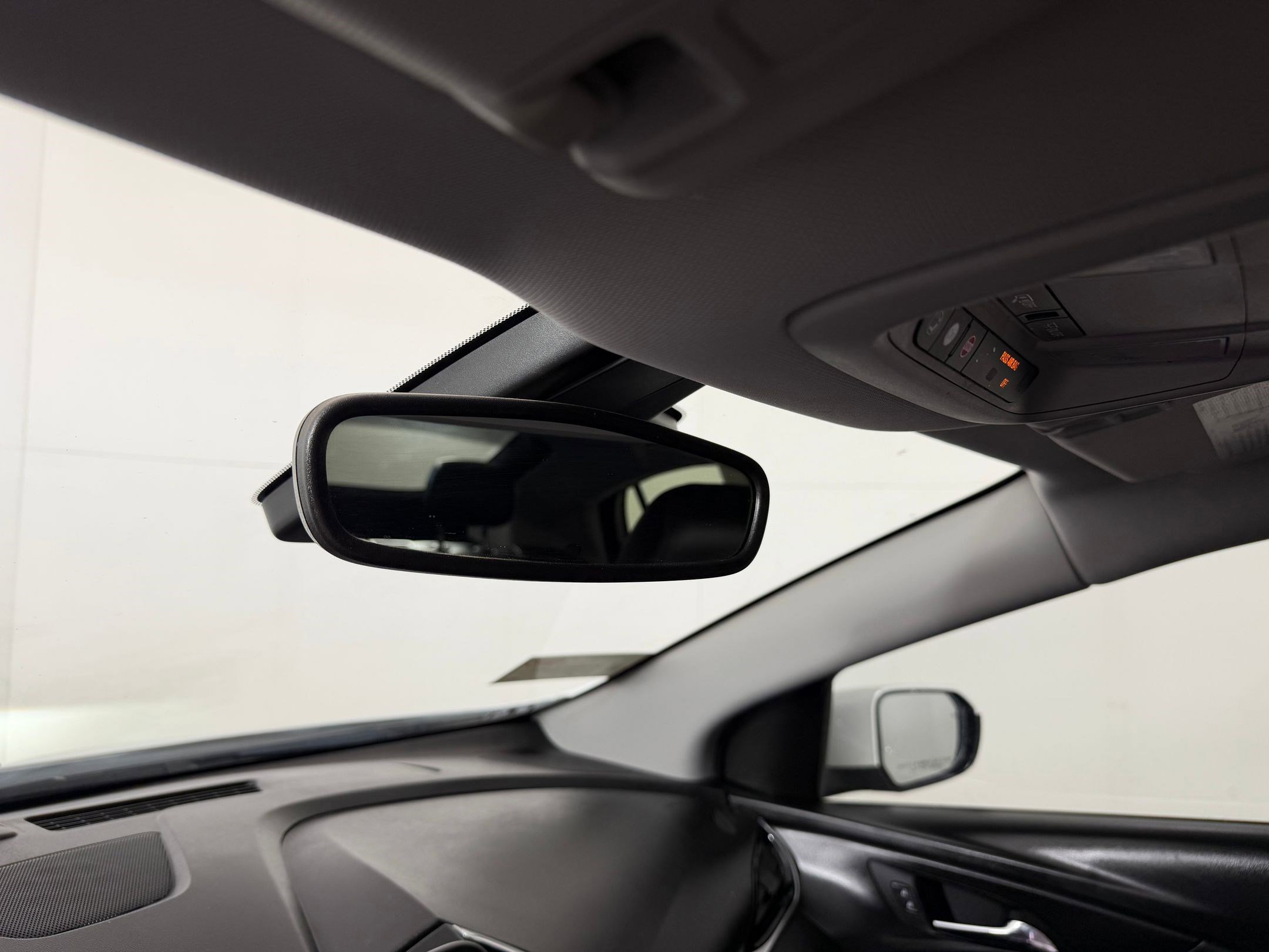 Used 2018 Chevrolet Volt Premier w/ Driver Confidence Package image 18