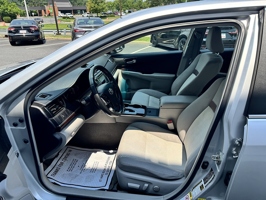 Used 2014 Toyota Camry XLE FWD image 7