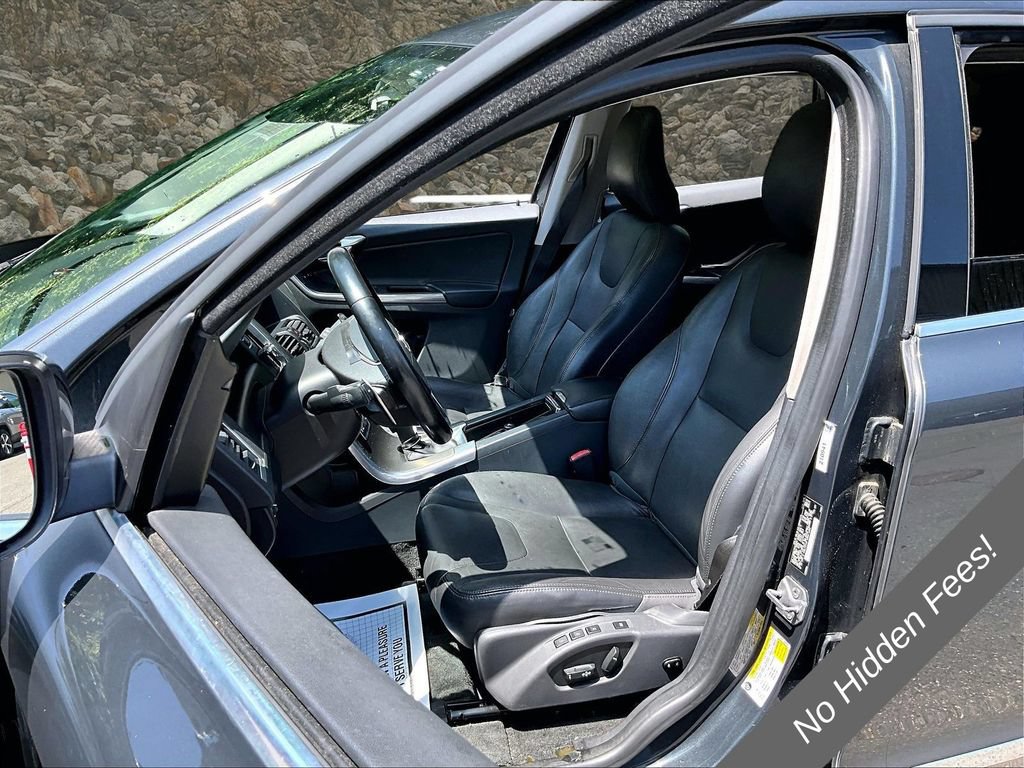 Used 2015 Volvo XC60 T6 w/ Proximity Package AWD/4WD image 22