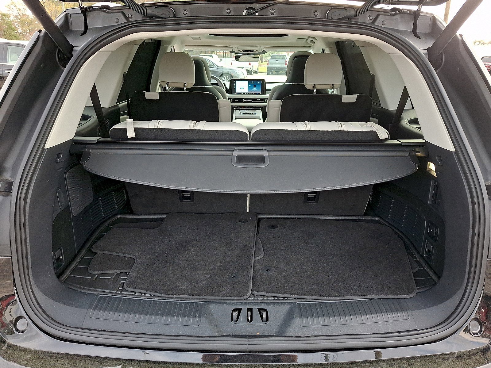 Certified 2025 Lincoln Aviator Reserve w/ Equipment Group 201A image 28