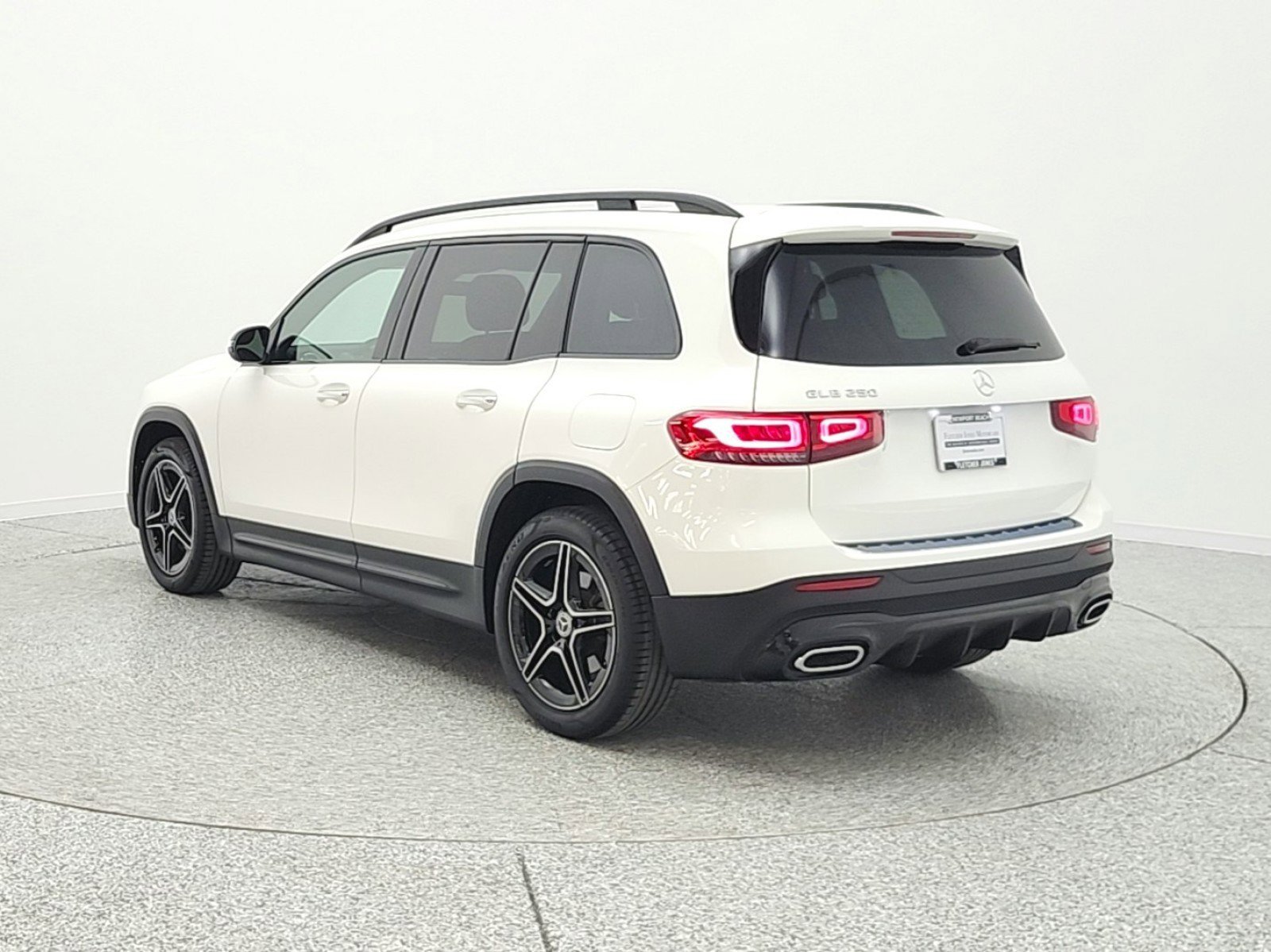 Used 2023 Mercedes-Benz GLB 250 image 7