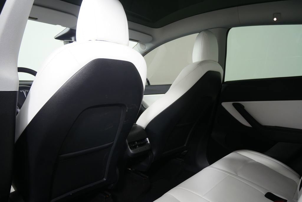 Used 2021 Tesla Model Y Long Range image 18
