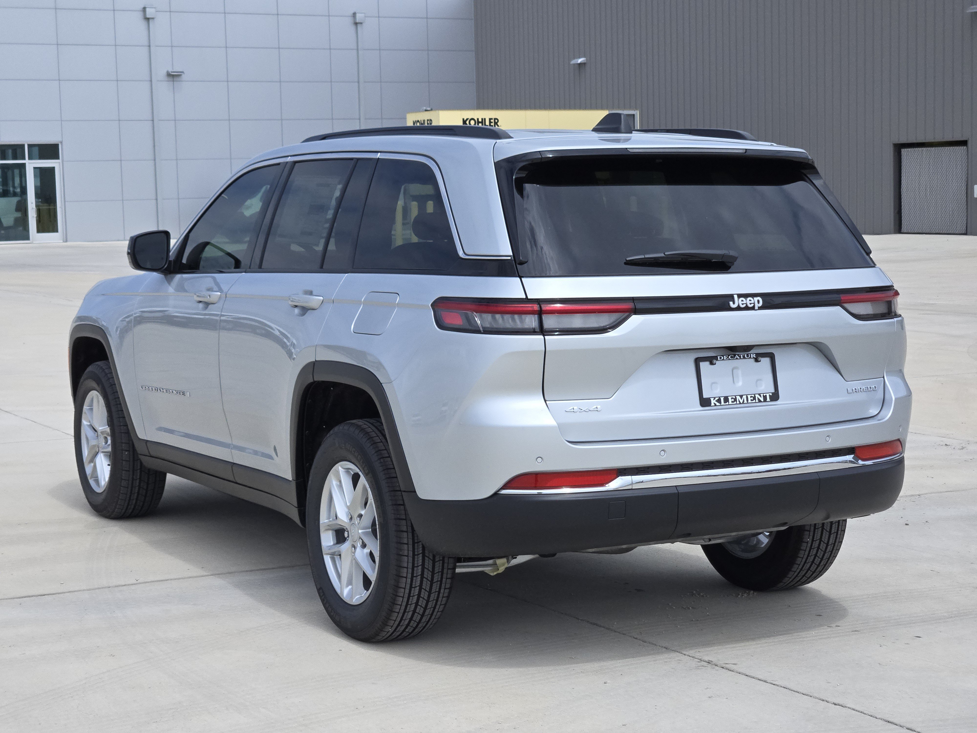 New 2026 Jeep Grand Cherokee Laredo w/ Trailer Tow Package AWD/4WD image 5