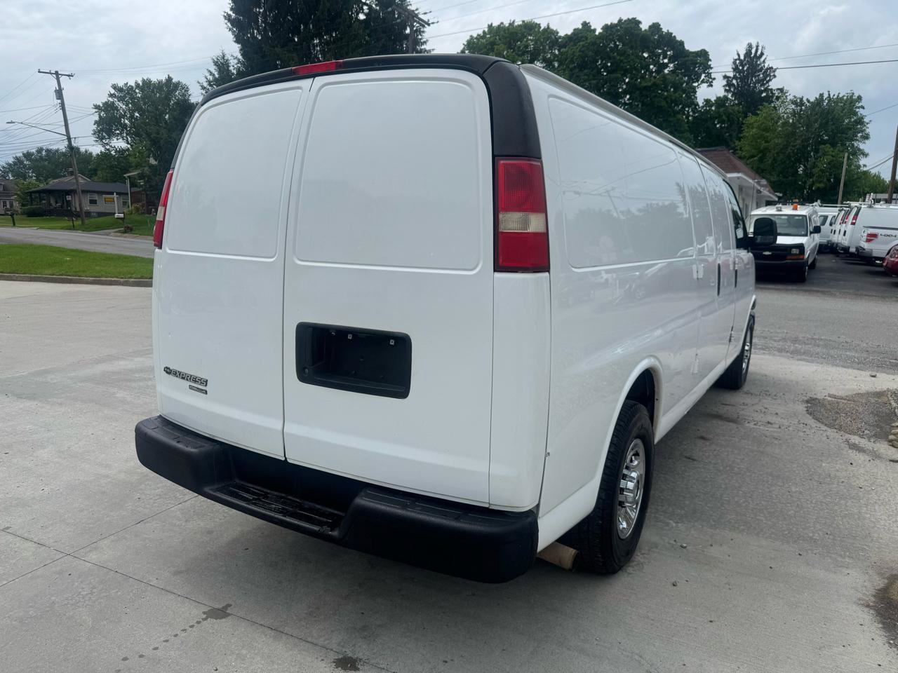 Used 2015 Chevrolet Express 3500 Extended RWD image 4