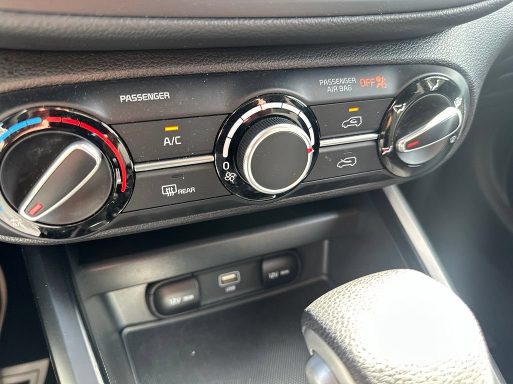 Used 2025 Kia Soul LX w/ LX Technology Package FWD image 18
