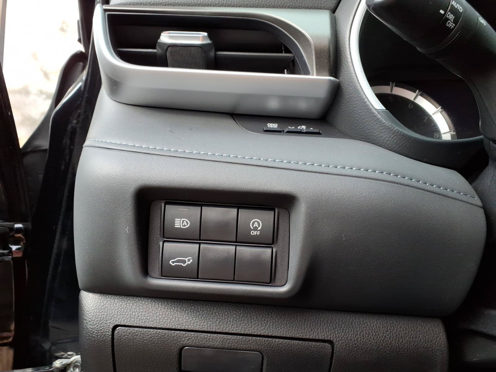 Used 2023 Toyota Highlander XLE AWD/4WD image 10