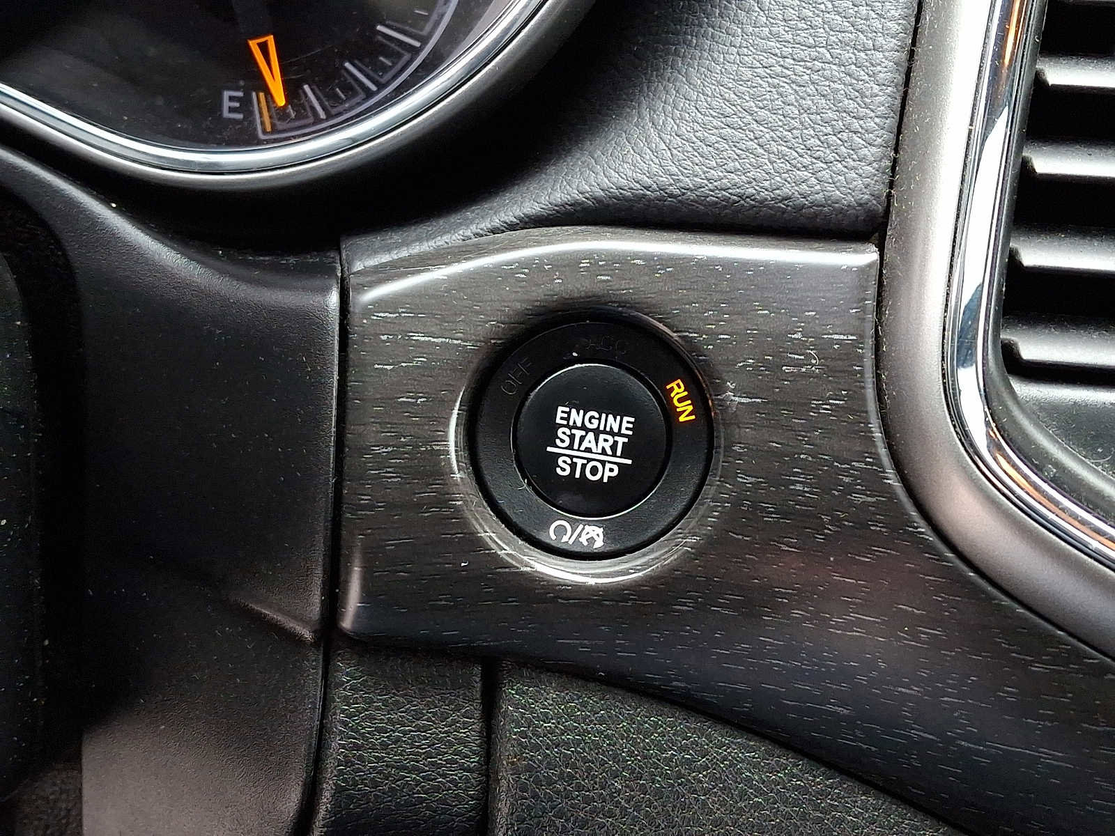 Used 2018 Jeep Grand Cherokee Altitude AWD/4WD image 25