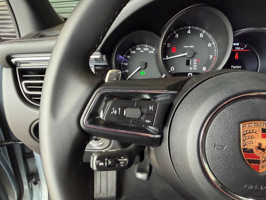 Certified 2026 Porsche Macan AWD/4WD image 19