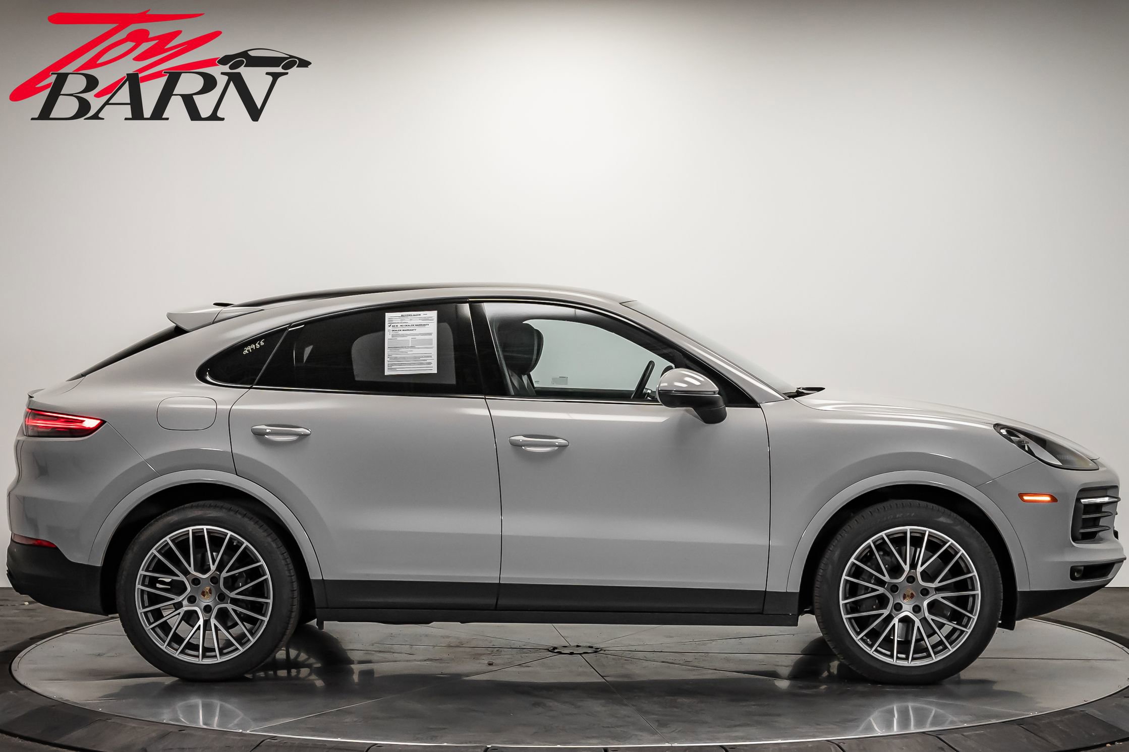 Used 2023 Porsche Cayenne Platinum Edition image 6