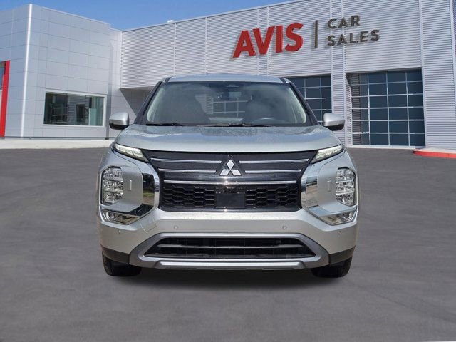Used 2025 Mitsubishi Outlander SE AWD/4WD image 2