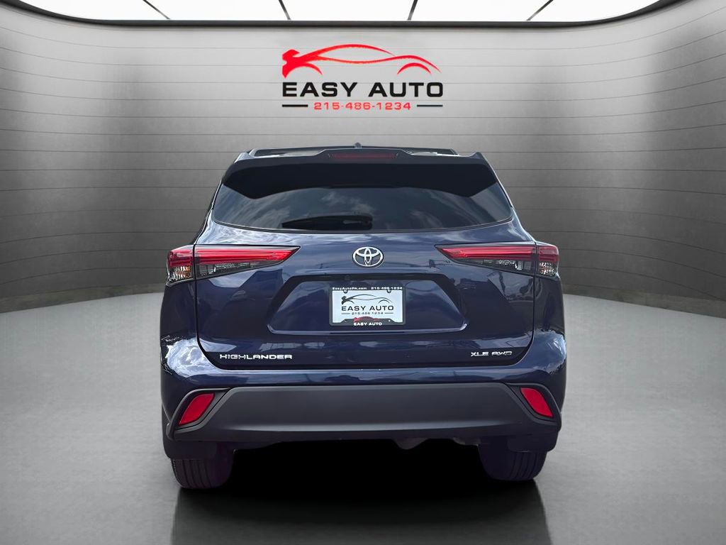 Used 2020 Toyota Highlander XLE image 4