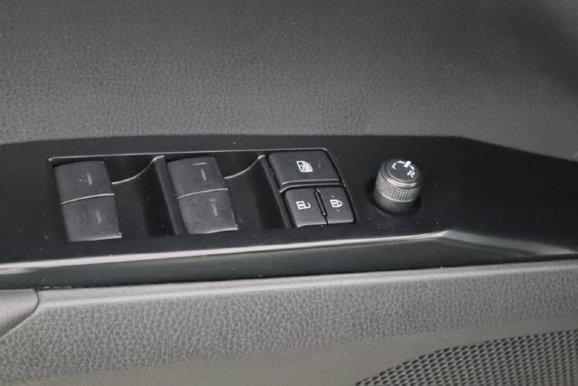 Used 2025 Toyota Camry SE w/ Convenience Package FWD image 17