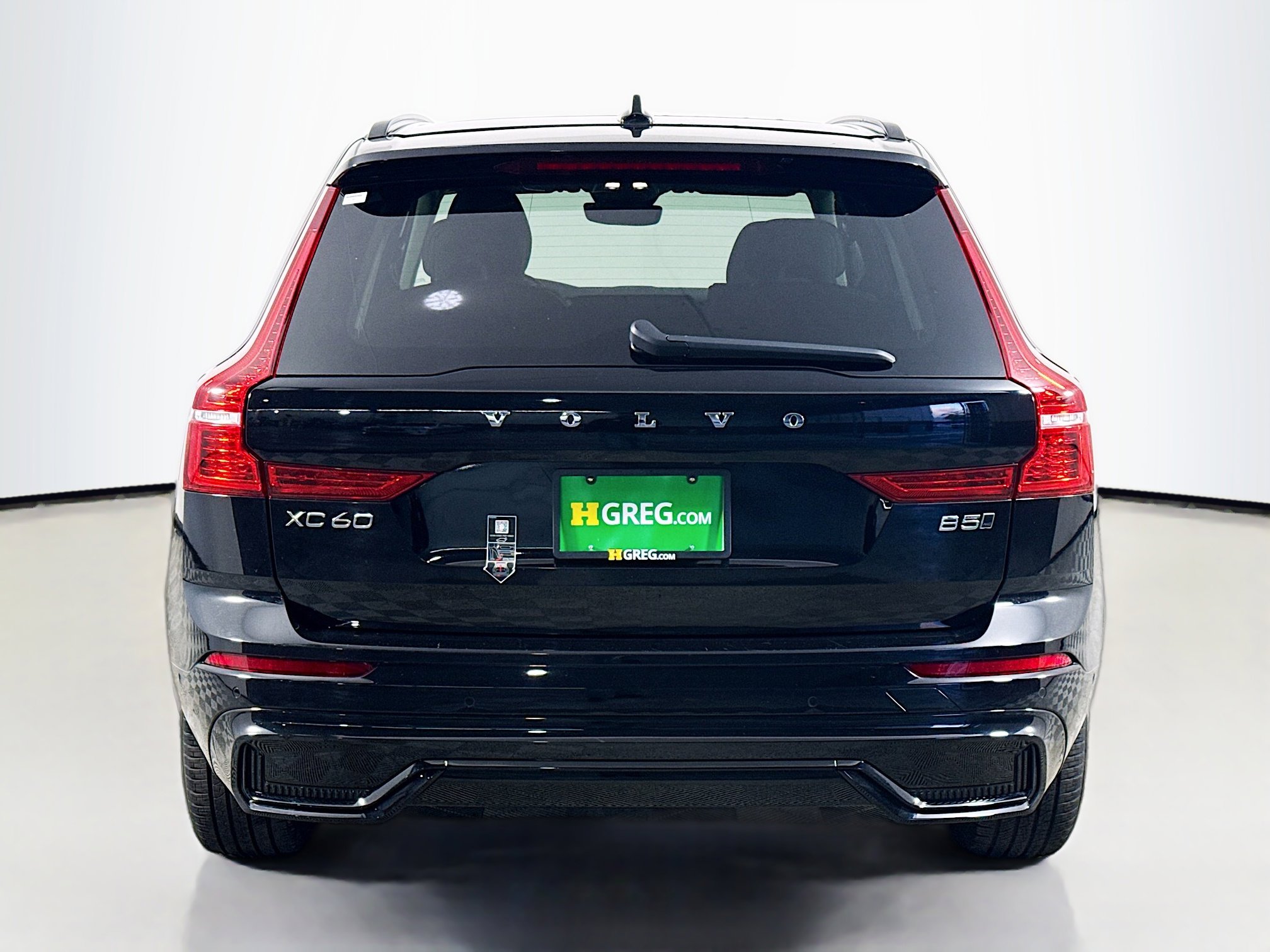 Used 2025 Volvo XC60 B5 Plus image 8