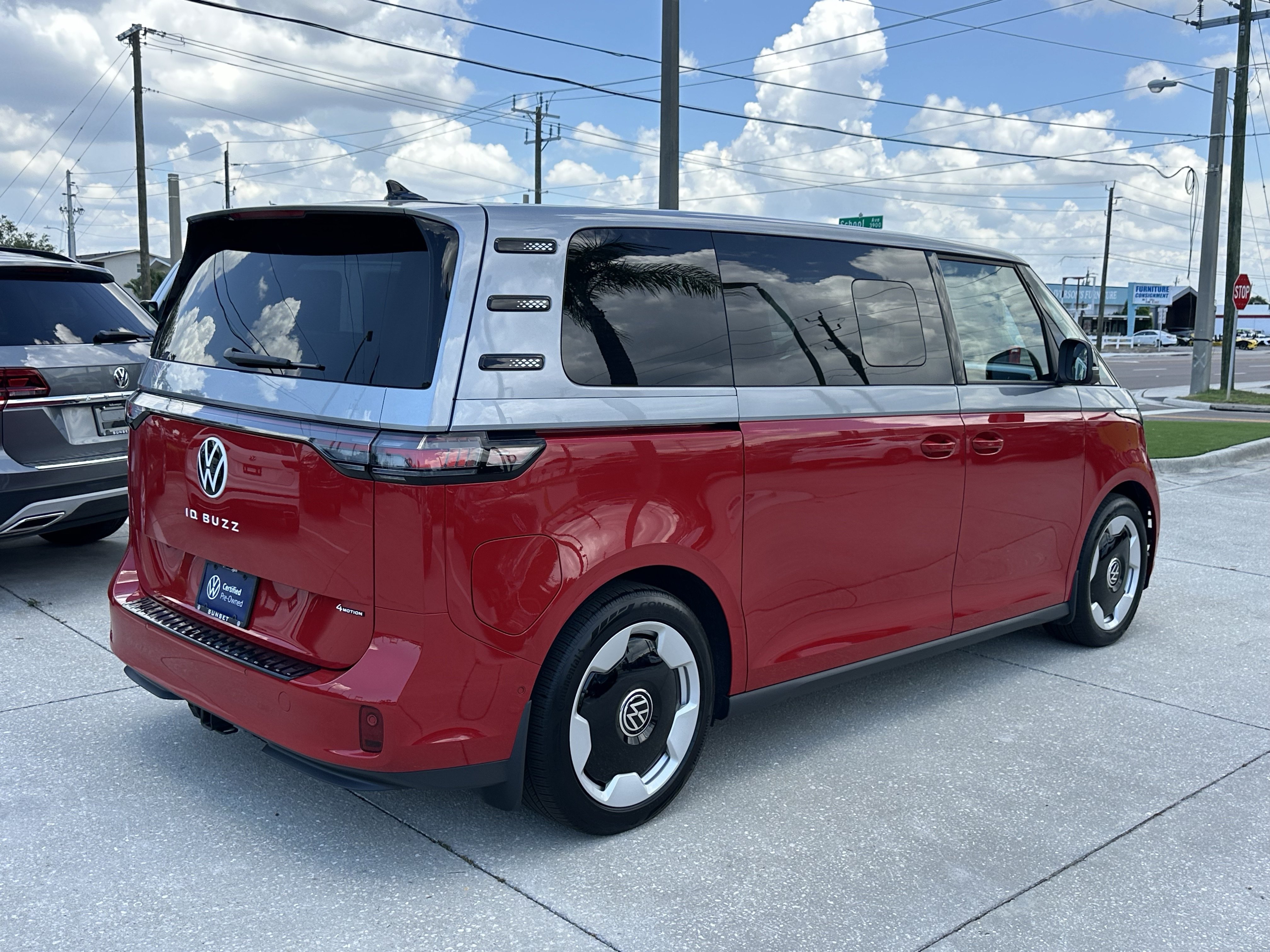 Certified 2025 Volkswagen ID. Buzz Pro S Plus AWD/4WD image 4
