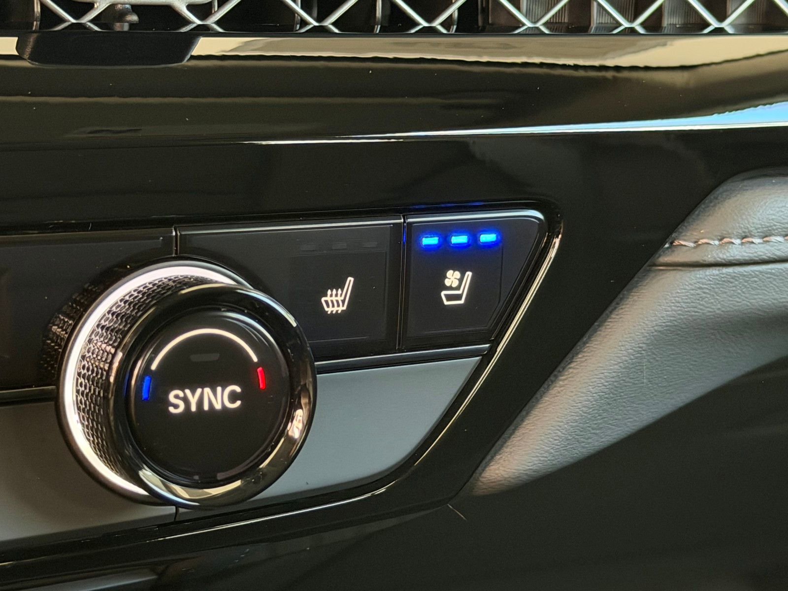 Used 2025 Honda Accord Touring image 7