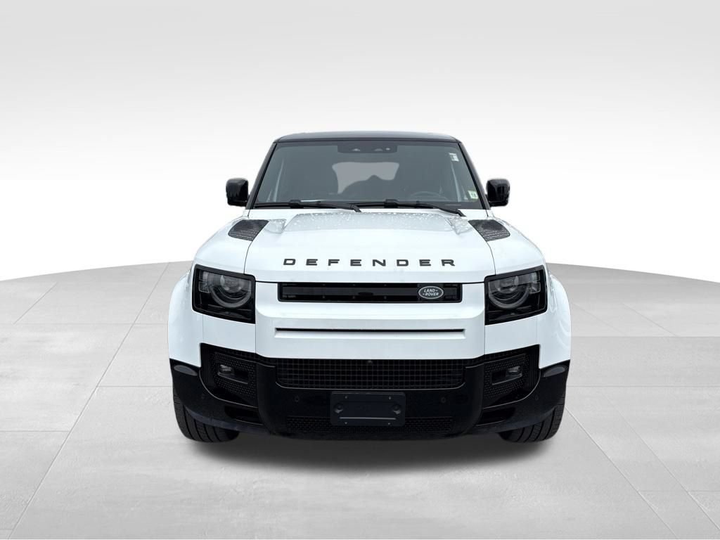 Used 2025 Land Rover Defender 130 X-Dynamic SE AWD/4WD image 2