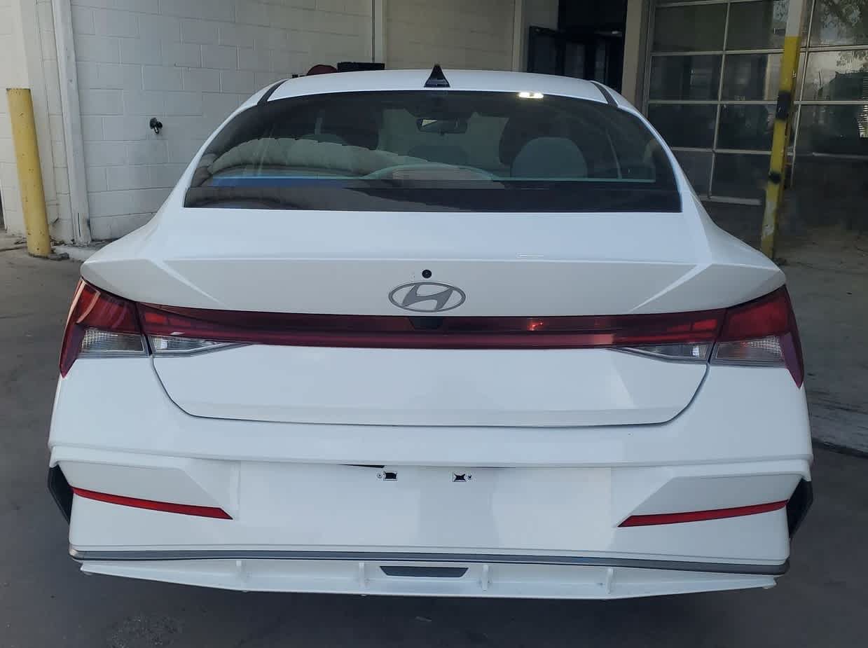 Used 2025 Hyundai Elantra SEL FWD image 5