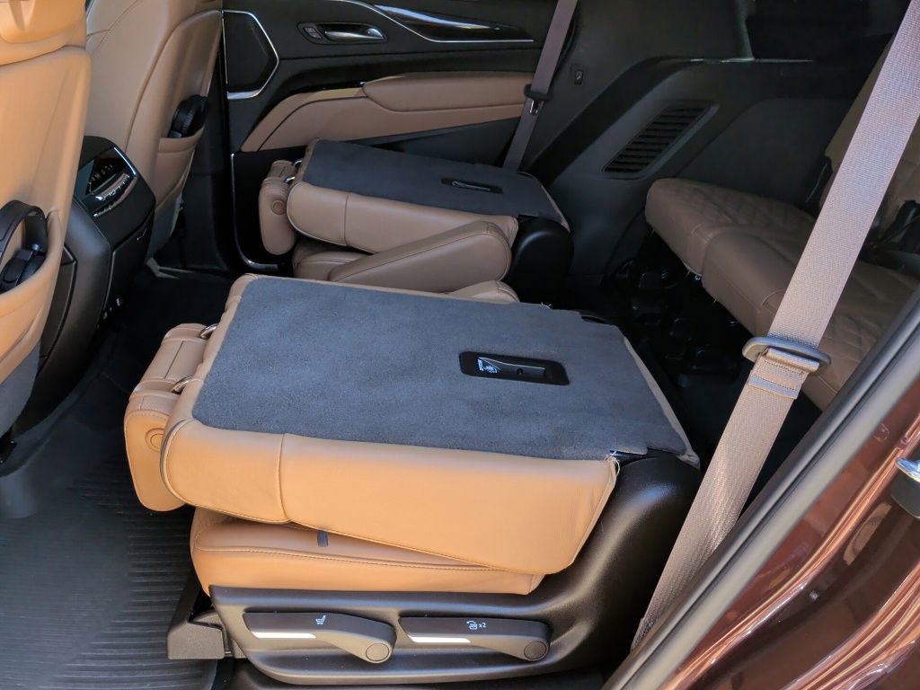 Used 2023 Cadillac Escalade Premium Luxury w/ LPO, Radiant Package image 40