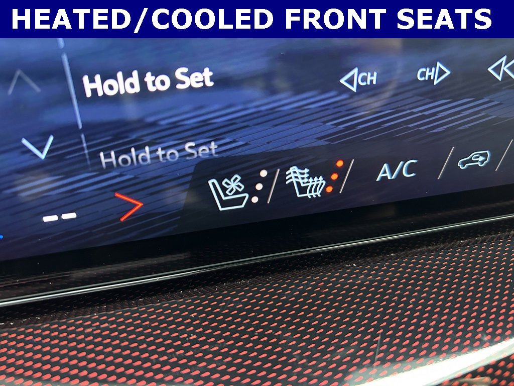 Used 2025 Chevrolet Traverse RS image 6