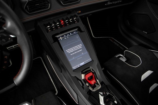 Used 2024 Lamborghini Huracan EVO image 19