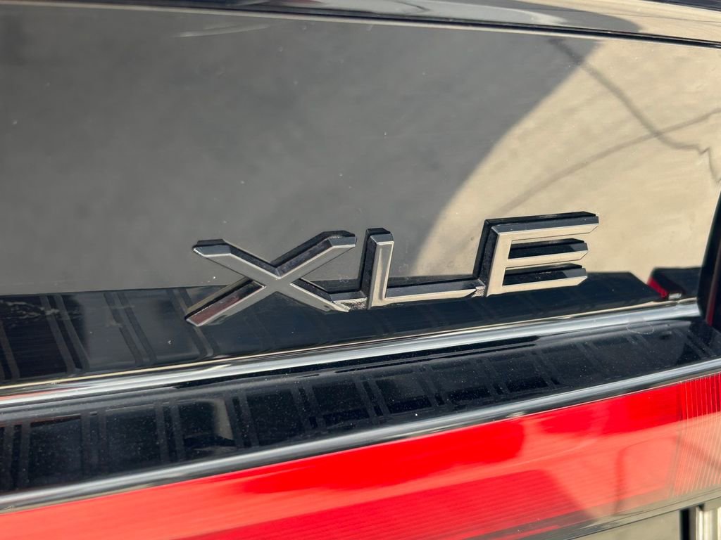 Used 2025 Toyota Prius XLE FWD image 13
