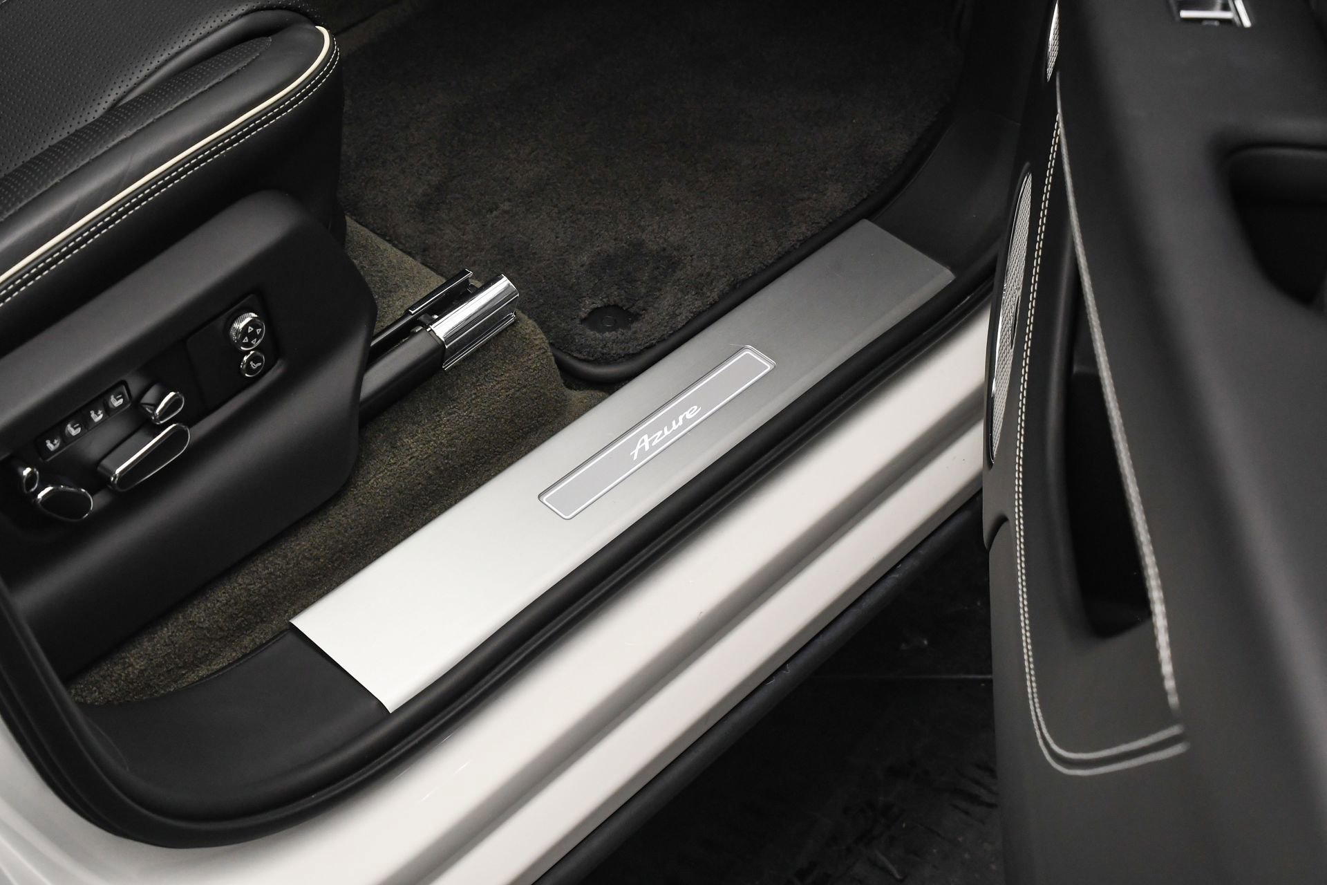 Used 2023 Bentley Bentayga Extended Wheelbase image 48