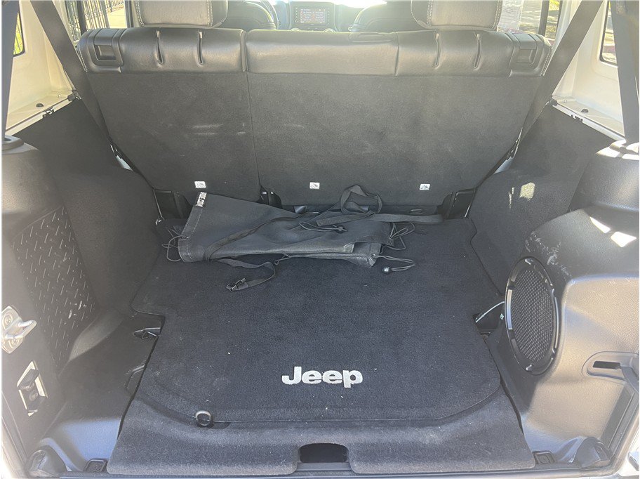 Used 2013 Jeep Wrangler Unlimited Rubicon w/ Connectivity Group AWD/4WD image 9