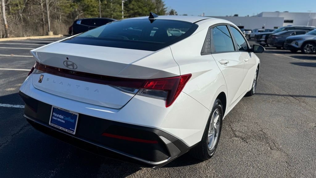 Certified 2025 Hyundai Elantra SE image 5