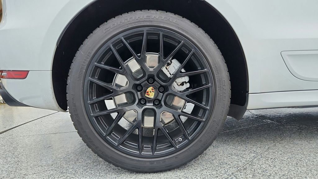 Used 2020 Porsche Macan Turbo image 14