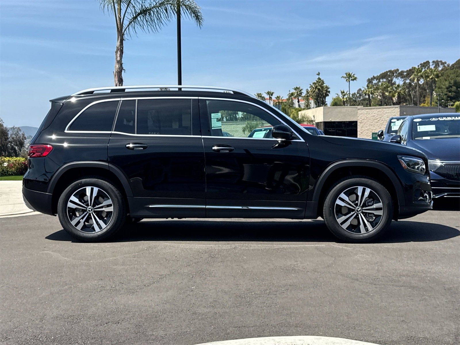 New 2025 Mercedes-Benz GLB 250 4MATIC image 2