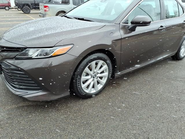Used 2019 Toyota Camry LE image 4