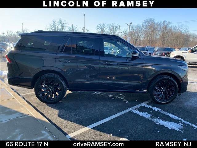 Used 2025 Lincoln Navigator Reserve w/ Jet Appearance Package image 9