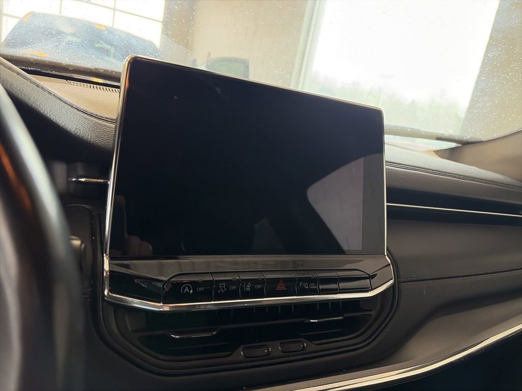 Used 2022 Jeep Compass Limited image 45